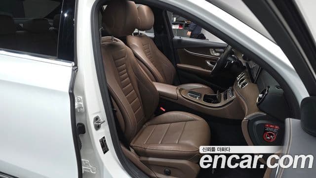 Mercedes-Benz E-Class 2022 — ფოტო 10/20