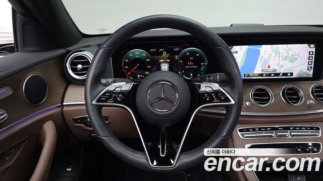 Mercedes-Benz E-Class 2022 — ფოტო 13/20