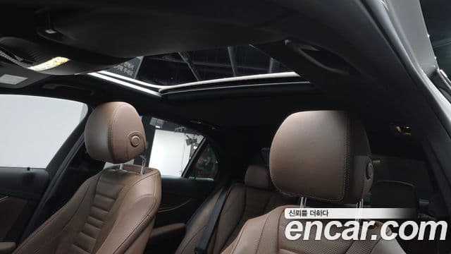 Mercedes-Benz E-Class 2022 — ფოტო 19/20