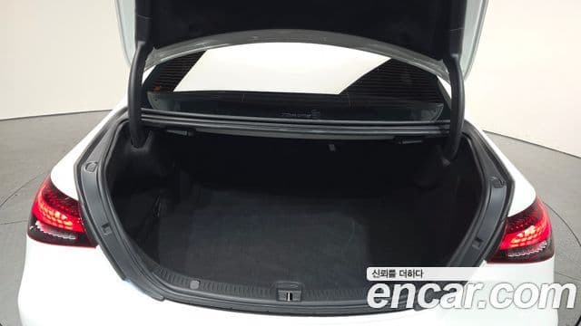 Mercedes-Benz E-Class 2022 — ფოტო 20/20