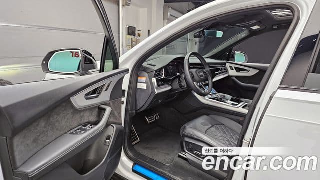 Audi Q7 2022 — Şəkil 10/20