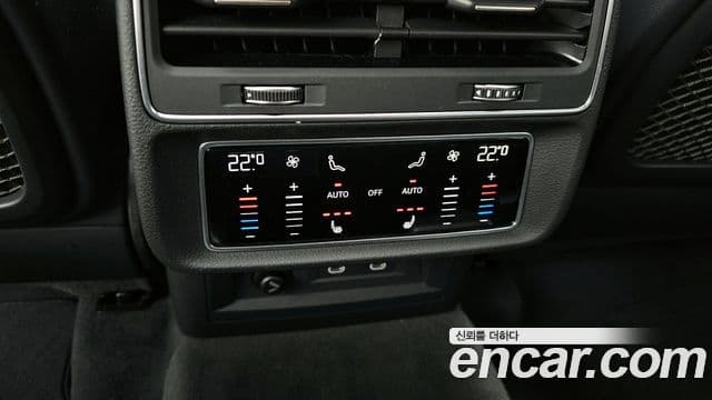 Audi Q7 2022 — Şəkil 17/20