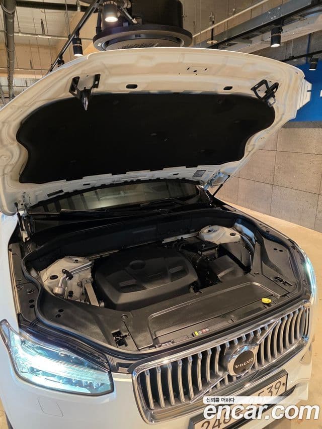 Volvo XC90 2020 — ფოტო 4/20