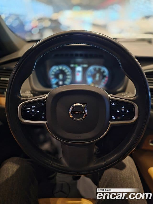 Volvo XC90 2020 — ფოტო 19/20