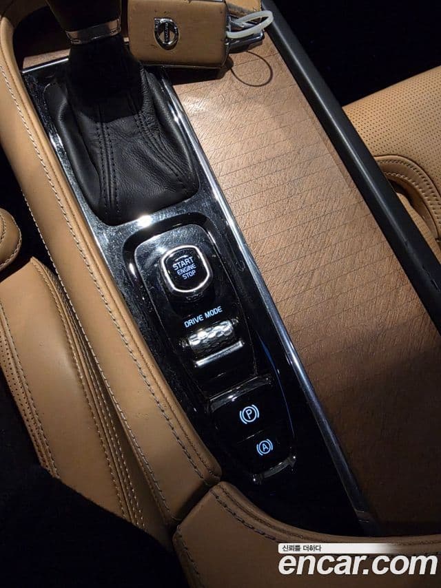 Volvo XC90 2020 — ფოტო 20/20