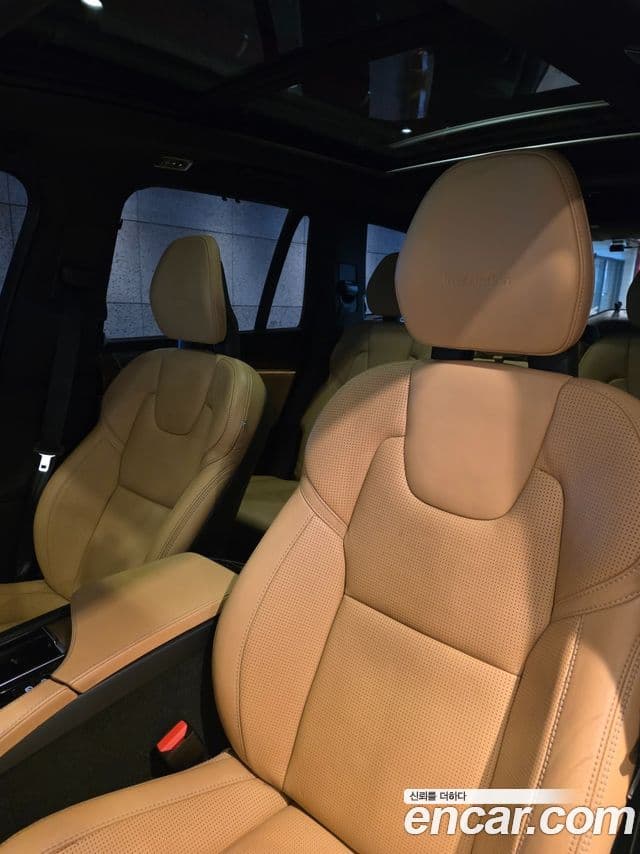 Volvo XC90 2020 — ფოტო 14/20