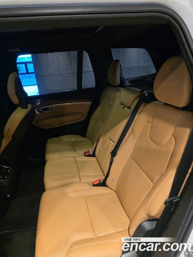 Volvo XC90 2020 — ფოტო 17/20