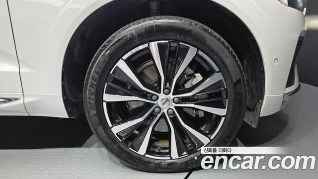 Volvo XC60 2023 — Şəkil 5/20
