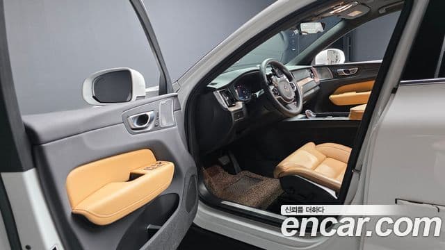 Volvo XC60 2023 — Şəkil 10/20