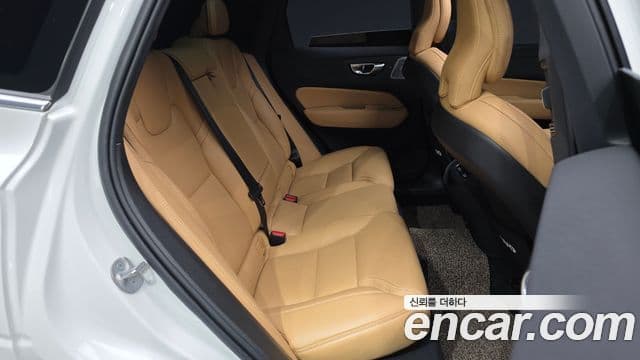 Volvo XC60 2023 — Şəkil 12/20