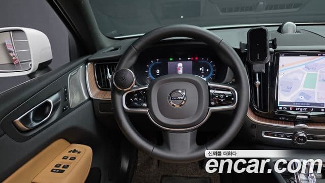 Volvo XC60 2023 — Şəkil 13/20