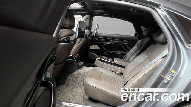 Audi A8 2021 — Şəkil 13/20