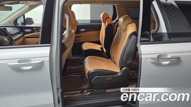 Kia Carnival 2020 — Фото 11/20