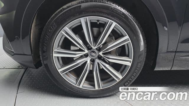 Audi Q8 2021 — ფოტო 5/20