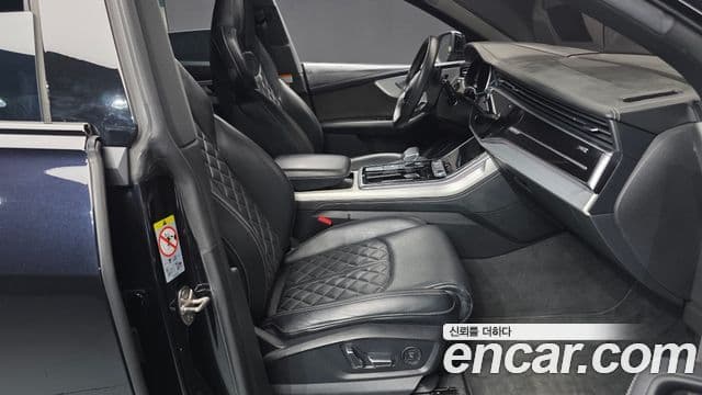 Audi Q8 2021 — ფოტო 17/20