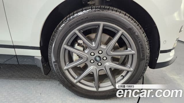 Land Rover Range Rover Velar 2025 — ფოტო 5/20