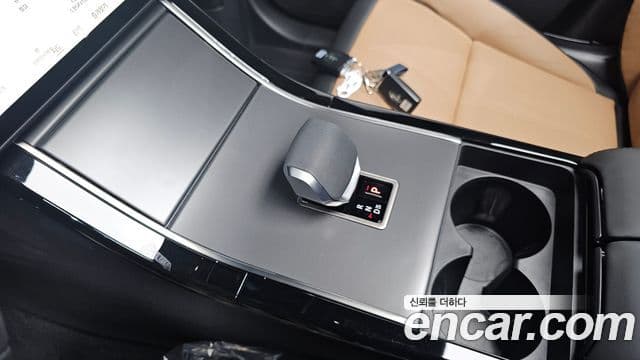 Land Rover Range Rover Velar 2024 — Şəkil 9/20