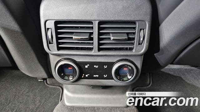 Land Rover Range Rover Velar 2024 — Şəkil 18/20