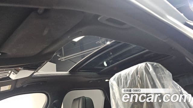 Land Rover Range Rover Velar 2024 — Şəkil 19/20