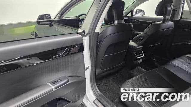 Hyundai Grandeur 2023 — ფოტო 17/20