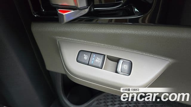 Kia Carnival 2024 — ფოტო 19/20