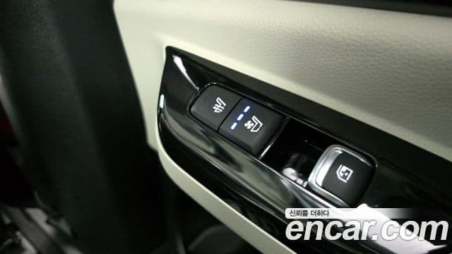 Kia Carnival 2022 — ფოტო 19/20