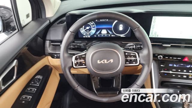Kia Carnival 2022 — ფოტო 13/20