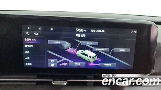 Kia Carnival 2022 — ფოტო 17/20