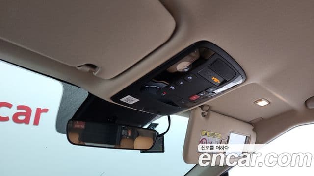 Kia Carnival 2022 — ფოტო 18/20