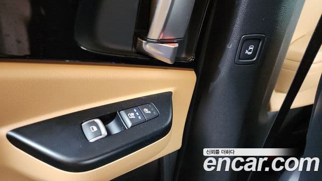 Kia Carnival 2022 — ფოტო 19/20
