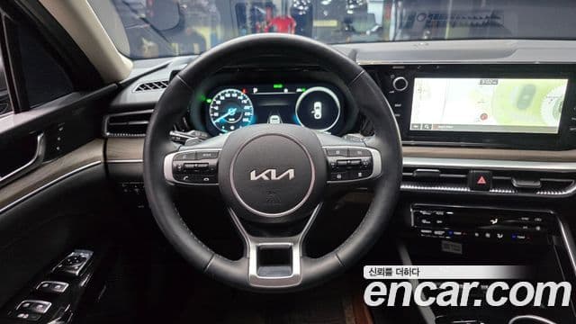 Kia K5 2023 — Şəkil 13/20