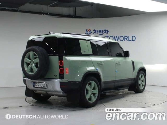 Land Rover Defender 2023 — Photo 7/20
