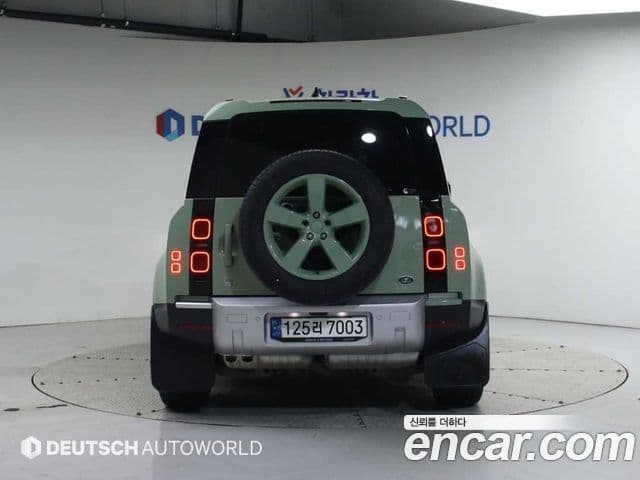 Land Rover Defender 2023 — Photo 12/20