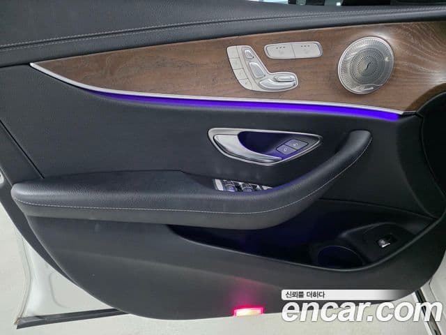 Mercedes-Benz E-Class 2020 — Şəkil 16/17