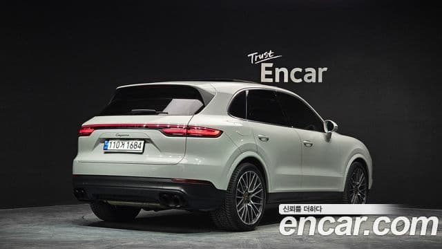 Porsche Cayenne 2023 — ფოტო 1/20