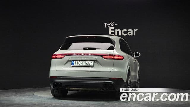 Porsche Cayenne 2023 — ფოტო 3/20