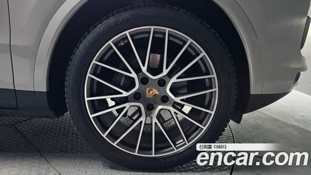 Porsche Cayenne 2023 — фото 4 из 20