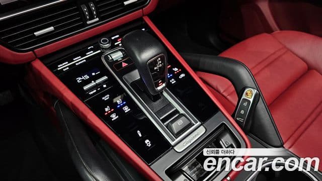 Porsche Cayenne 2023 — ფოტო 7/20