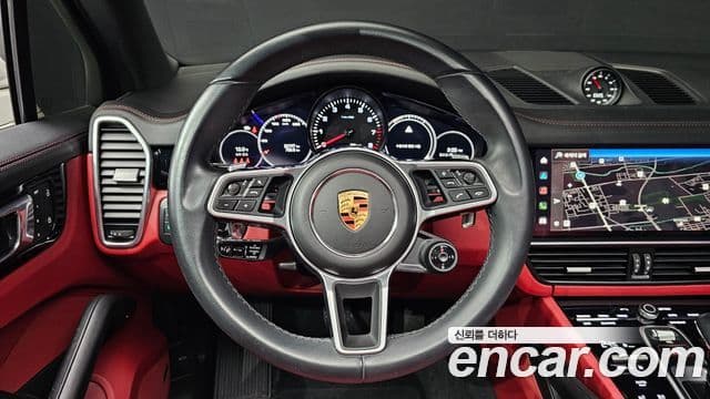 Porsche Cayenne 2023 — ფოტო 13/20