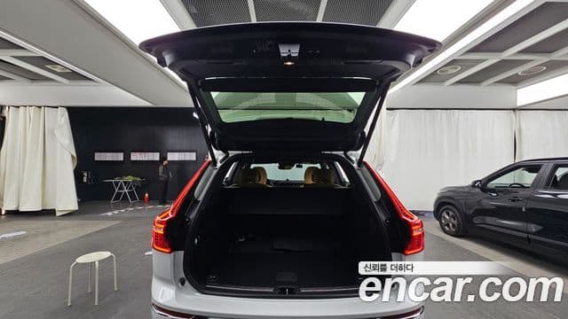 Volvo XC60 2021 — ფოტო 20/20
