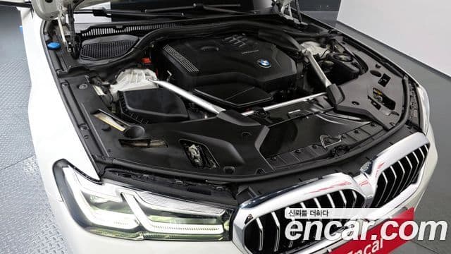 BMW 5 Series 2022 — ფოტო 6/20
