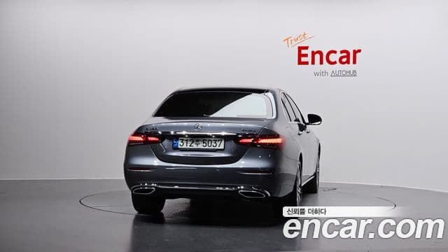 Mercedes-Benz E-Class 2021 — ფოტო 4/20