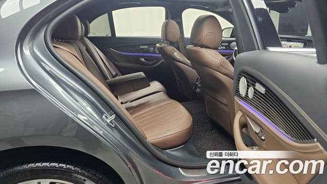 Mercedes-Benz E-Class 2021 — ფოტო 12/20