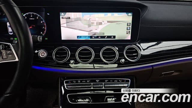 Mercedes-Benz E-Class 2021 — ფოტო 15/20
