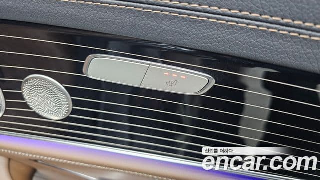 Mercedes-Benz E-Class 2021 — ფოტო 18/20