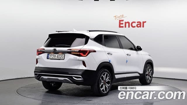 Kia Seltos 2021 — ფოტო 2/20