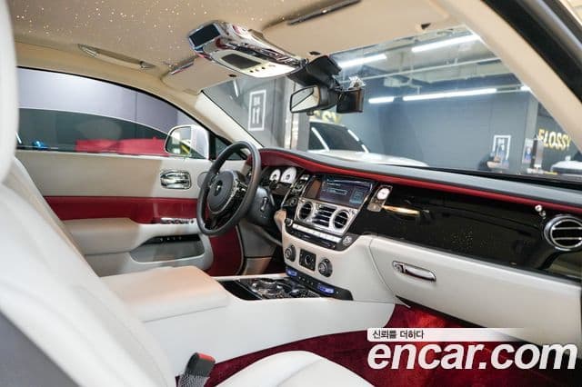 Rolls-Royce Wraith 2019 — ფოტო 16/20