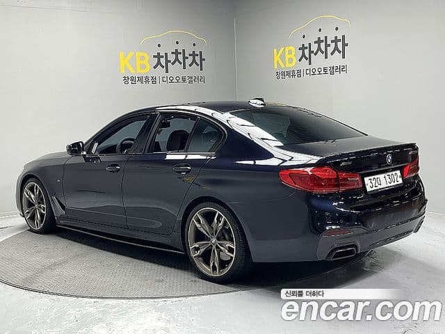 BMW 5 Series 2019 — Photo 18/20