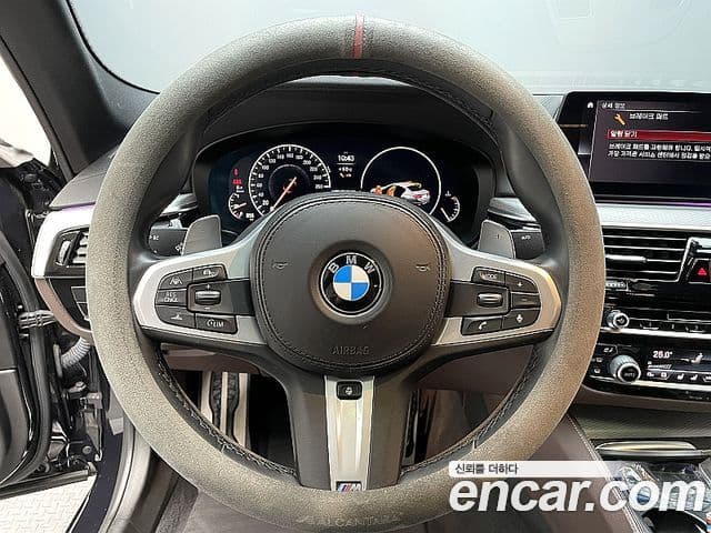 BMW 5 Series 2019 — Photo 12/20