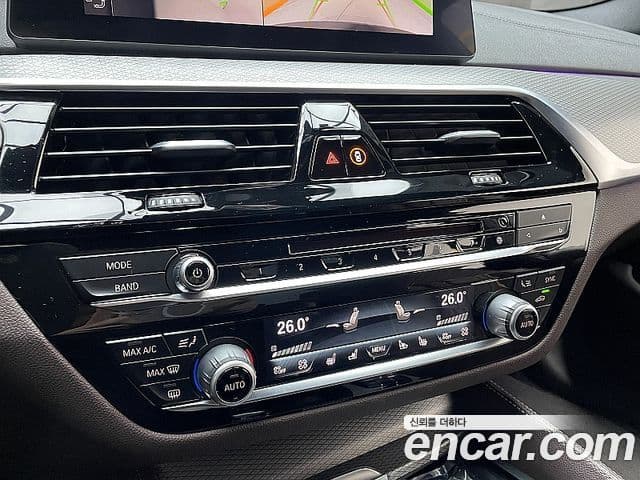 BMW 5 Series 2019 — Photo 15/20